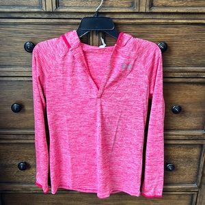 Women’s under armor hooded shirt.